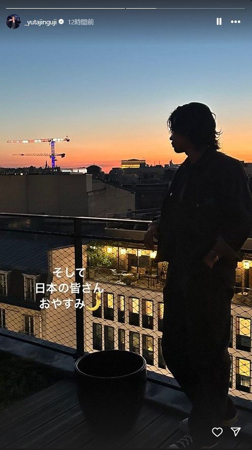 ◇神宮寺勇太、パリでオフショット＆美しい横顔【写真複数】：中日