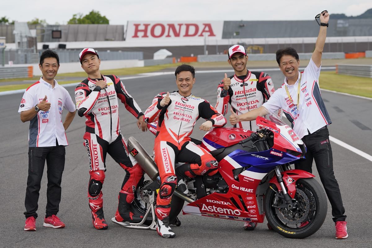 エース級３人の大所帯 大舞台にＡＲＲＣライダー続々 ホンダブース大にぎわいＡＲＲＣ第３戦もてぎパドック：中日スポーツ・東京中日スポーツ