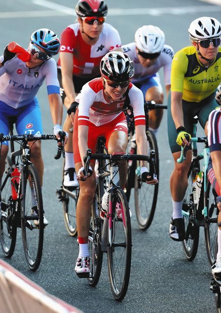 自転車女子ロード４３位金子選手 山形 イナーメ の仲間がねぎらい 中日新聞web