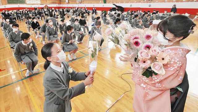 多くの小学校で卒業式 県内：中日新聞Web