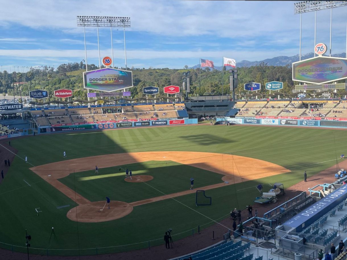 ドジャースタジアム初試合、機材トラブルか…スピーカーの音声途切れる