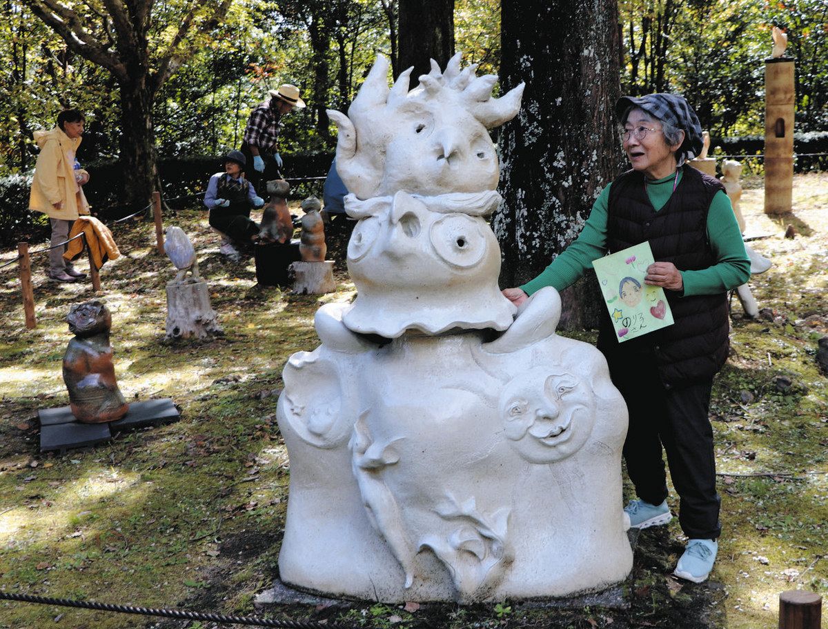 我が分身”陶作品をリトルワールドへ ポンのり子さん、100点近く寄贈