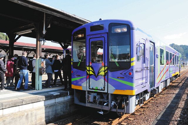 天浜線「エヴァ」発進 モデル地の天竜二俣駅で出発式：中日新聞しずおかWeb