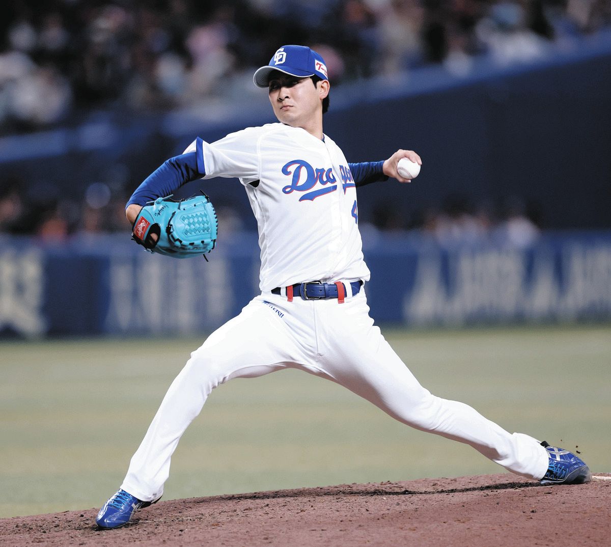 ８回表を三者凡退に抑えた吉田
