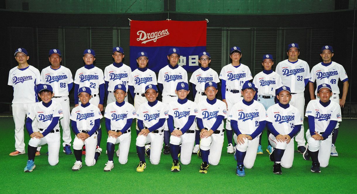 SSK軟式野球　中日ドラゴンズ浅倉投手モデル 写真】朝倉陸くんらドラゴンズジュニアのメンバー：中日スポーツ