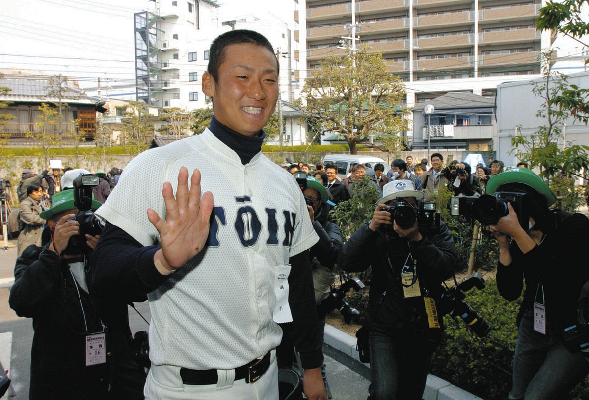 ◇【中田翔ヒストリー】大谷翔平とじゃれあう姿も…写真19枚：中日