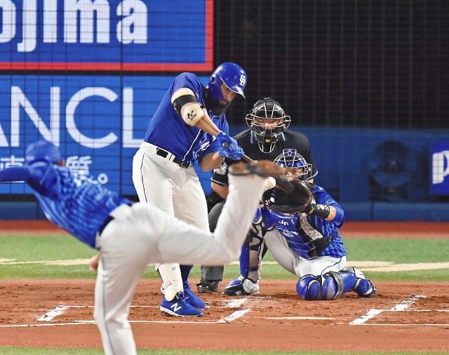 中日アルモンテ１１試合連続安打となる先制打 あの当たりでかえってくれた大島に感謝したい 中日スポーツ 東京中日スポーツ