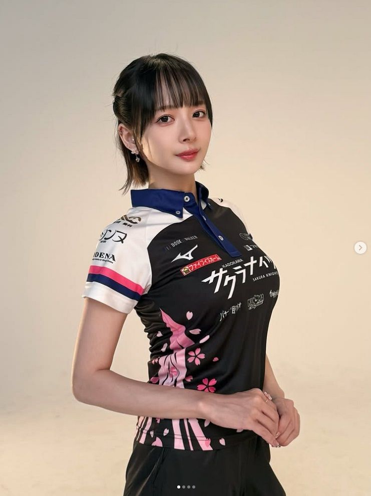 ◇岡田紗佳、「はち切れそう」新ユニホームショット【写真複数枚】：中