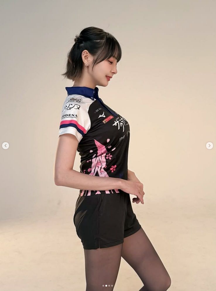 ◇岡田紗佳、「はち切れそう」新ユニホームショット【写真複数枚】：中