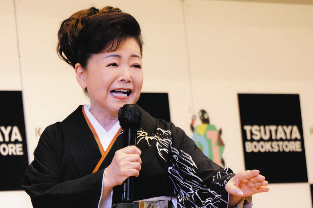 新曲を披露した中村美律子