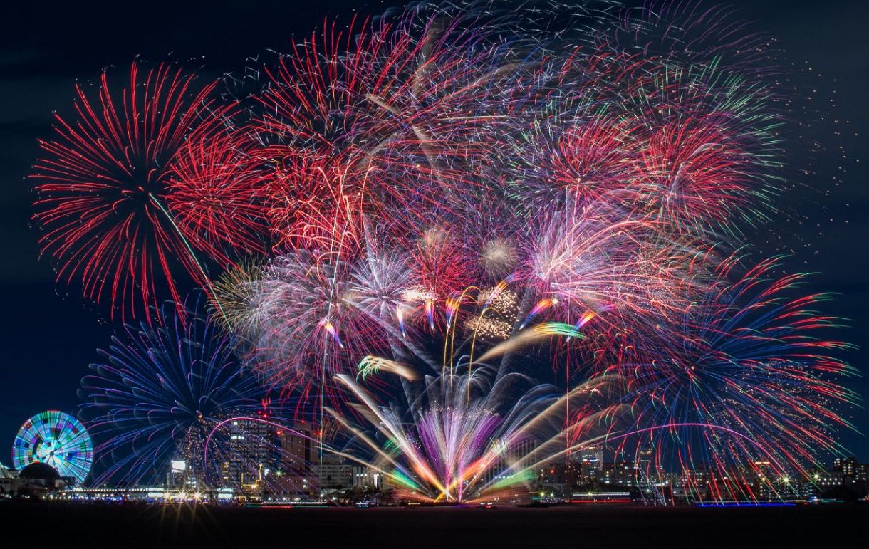 動画・写真多数】名古屋港を彩る1万3千発の大輪 名港水上芸術花火2025