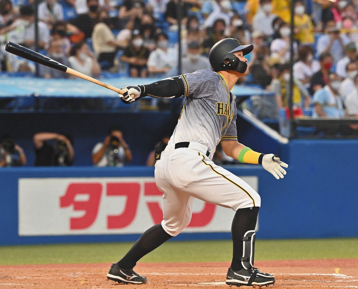 阪神 佐藤輝号同点2ラン 12試合ぶり本塁打でルーキー史上15人目 中日スポーツ 東京中日スポーツ