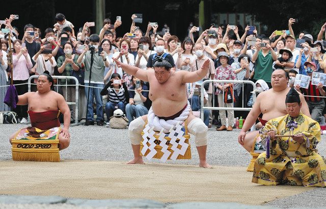 動画】４年ぶりの横綱奉納土俵入り 熱田神宮、照ノ富士が不知火型を