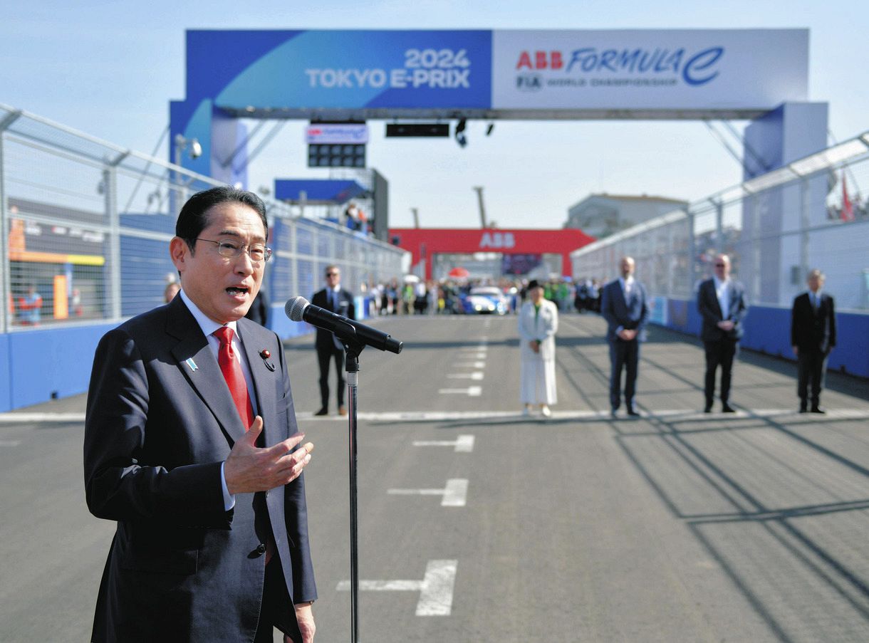 フォーミュラE決勝前にサプライズ 岸田文雄首相、小池百合子都