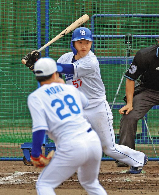 中日】ドラフト4位・山浅龍之介がバットで存在感 シート打撃で初球を