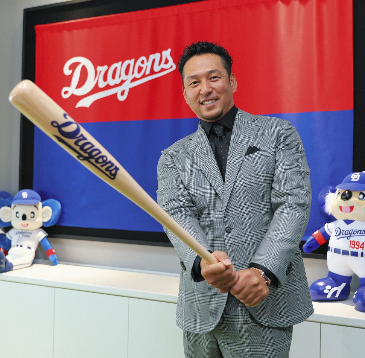 立浪和義選手フィギュア 投球ポーズ バット付き（中日・立浪和義