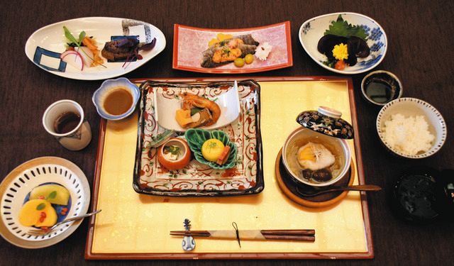 多彩な味で健康「ミニ懐石膳」 古川の八ツ三館が14日まで提供：中日