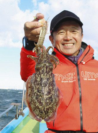 常連でスミイカ達人の越田昌伸さんは１０杯を釣り上げ、この日も竿頭