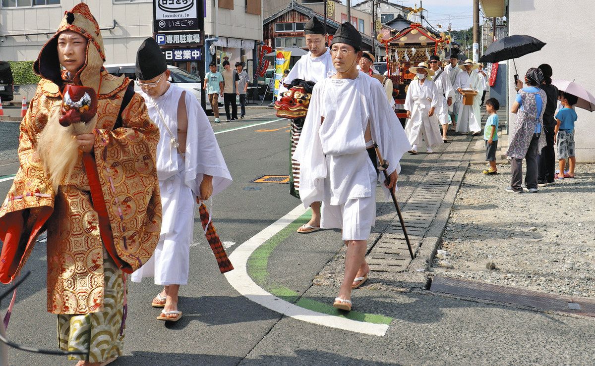 神輿渡御」住民ら出迎え 新居町・諏訪神社祭礼：中日新聞しずおかWeb