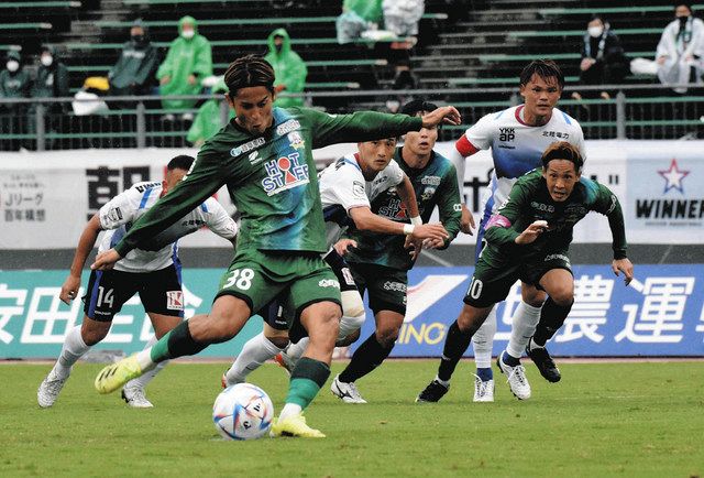 けがの主将にエール届け ｆｃ岐阜 藤岡選手がｐｋ先制 中日新聞web