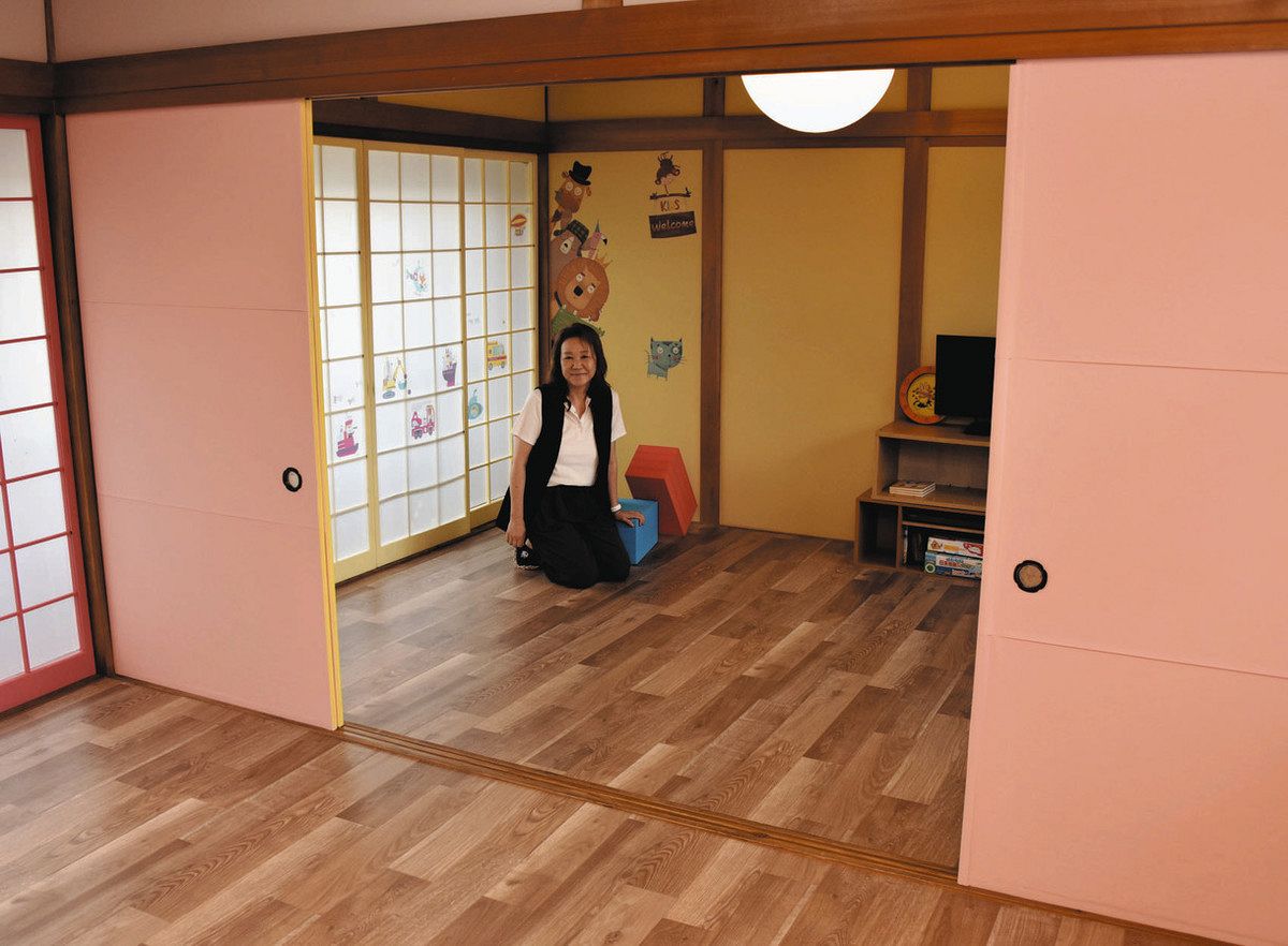 子どもが過ごす優しい色に包まれた部屋。改修の一部はメンバーが担った＝多治見市音羽町で
