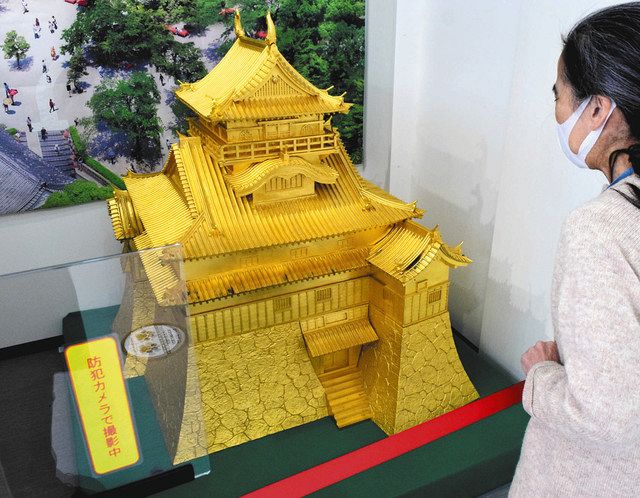 34年前に製作された「黄金の犬山城」 城前観光案内所で展示：中日新聞Web