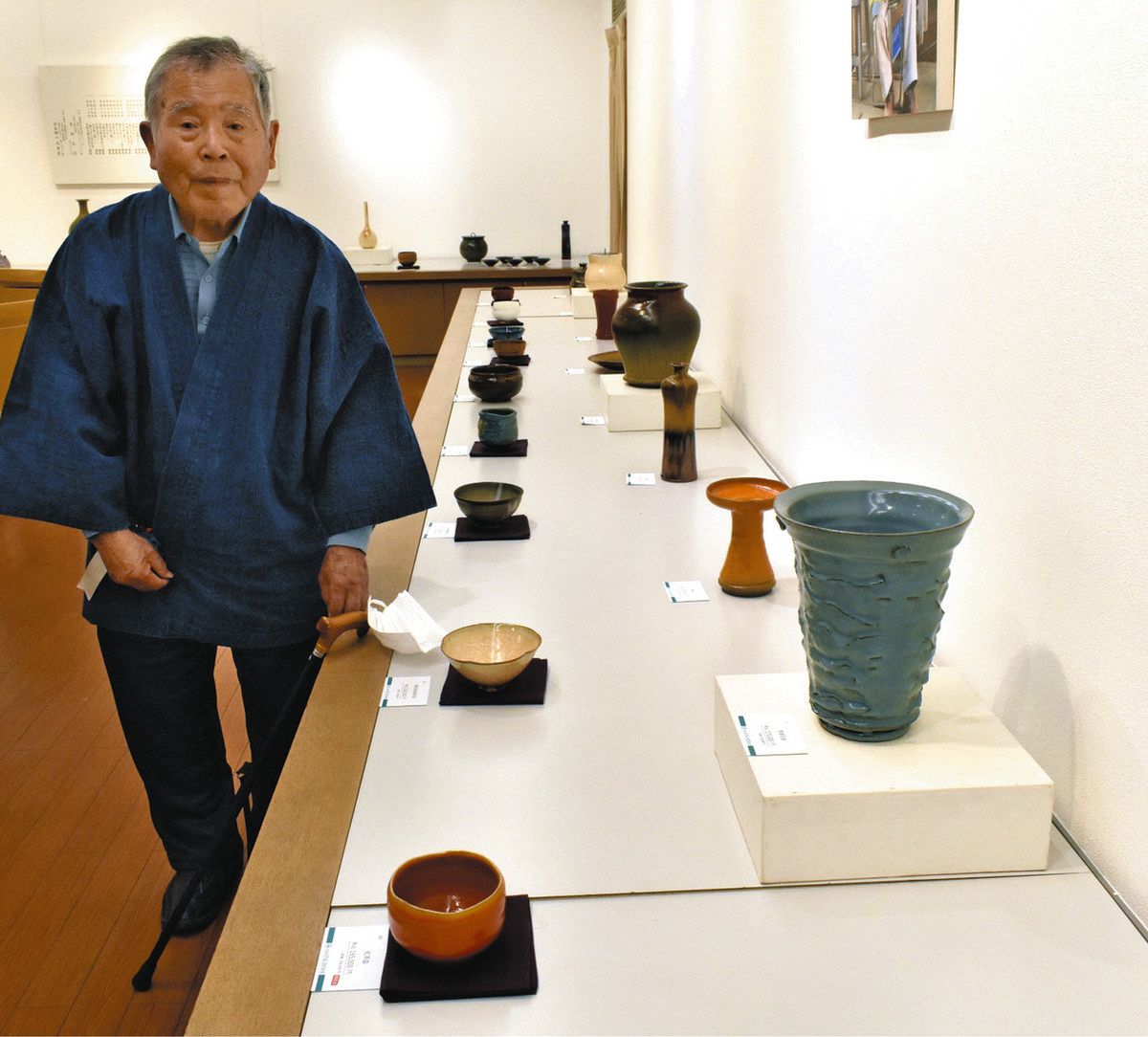 色合いにこだわった茶わんや花器 津松菱で萬古焼作家、米寿記念の個展