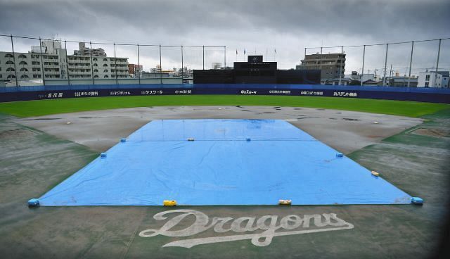 ナゴヤ球場でのウエスタン・リーグ中日ー広島はグラウンド