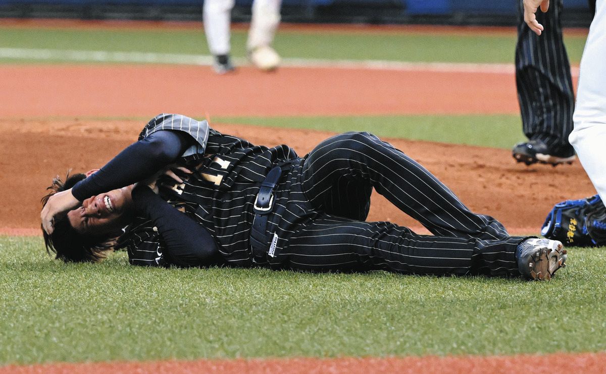 オリックス投手に衝撃的アクシデント 曽谷に折れたバット直撃、胸付近