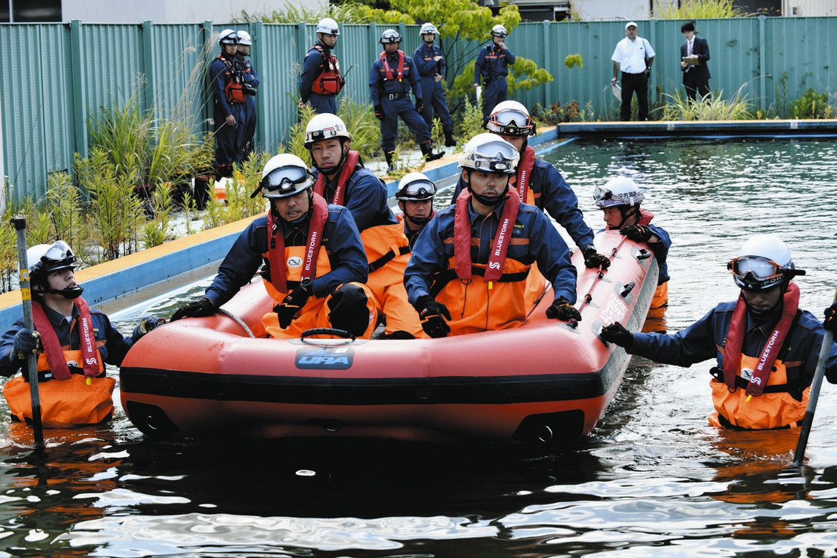 救命ボート 水害備えよ 中央消防署 梅雨入り前に訓練：北陸中日新聞Web