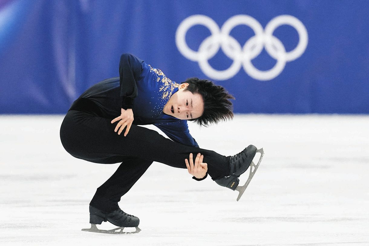 鍵山優真、2大会連続の銀メダルを獲得、佐藤駿が初五輪で銅メダル