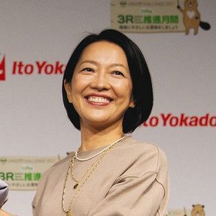 Sdgs 活動に意欲的な羽田美智子 再生糸 トレーナーをファッショナブルに着こなし登場 中日スポーツ 東京中日スポーツ