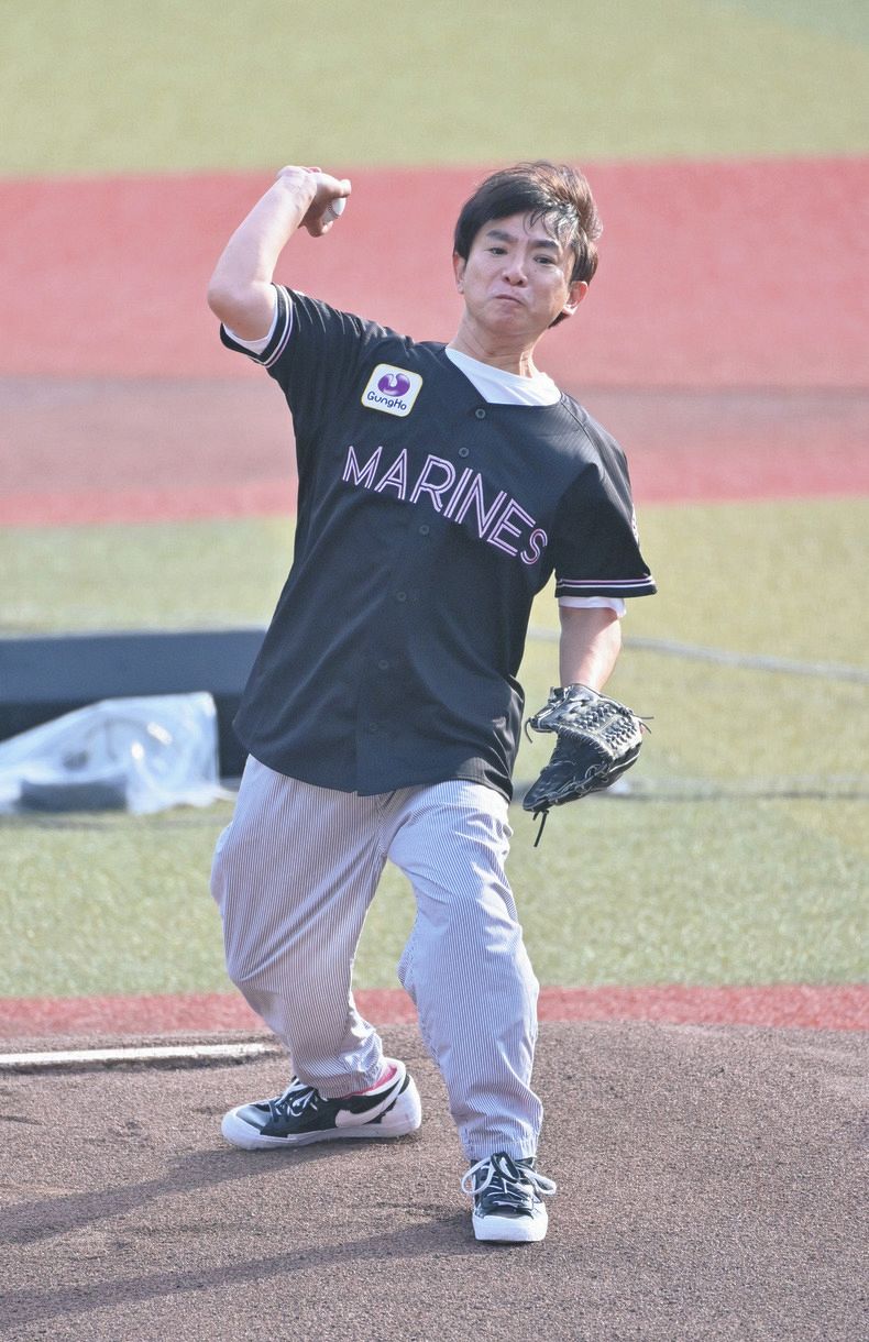 ロッテ アイス好き芸人濱口優が始球式 バッター打ちとったどー 中日スポーツ 東京中日スポーツ