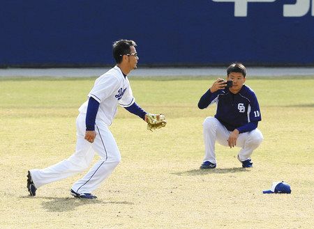 福田 右脇締めて守備力ｕｐ 苦手左後方への走り方改革 大島と 鉄壁左中間 だ 中日スポーツ 東京中日スポーツ