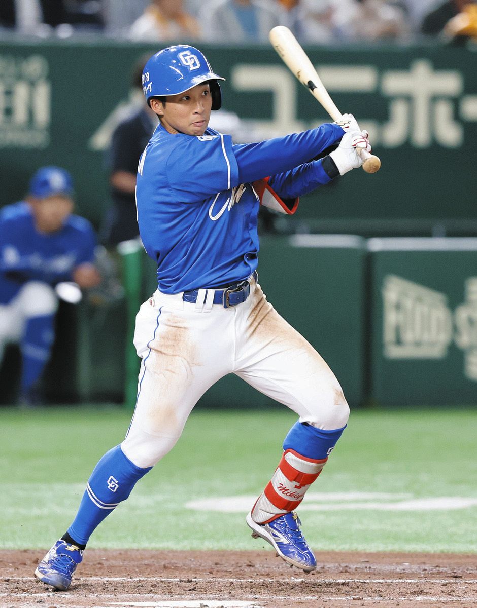 中日・田中幹也、ジャンピングキャッチで先発の金丸夢斗を救う 打でも2
