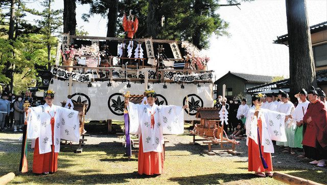 73年ぶりの姿で神様お迎え 高岡・二上射水神社で春季例大祭：北陸中日