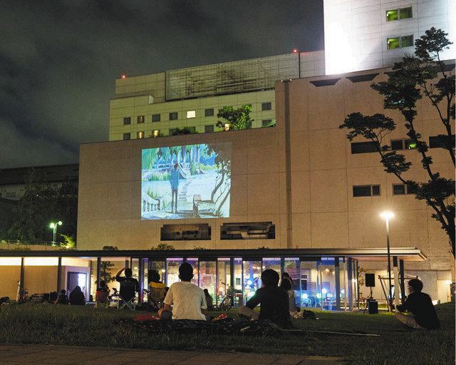 芝生で見る映画格別 福井市中央公園で野外上映会 中日新聞web