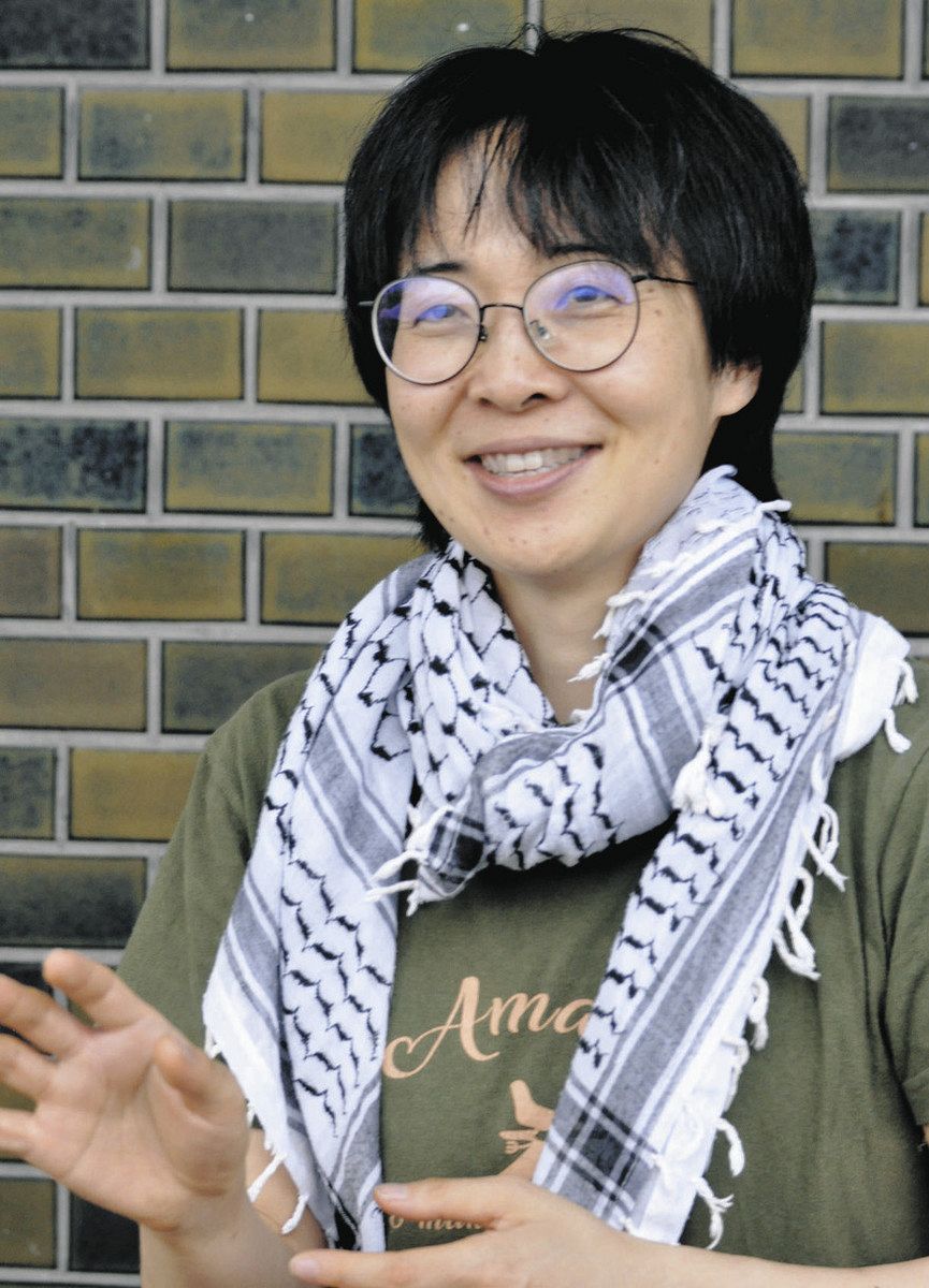 パレスチナへの思いを語る堀部さん＝恵那市で


