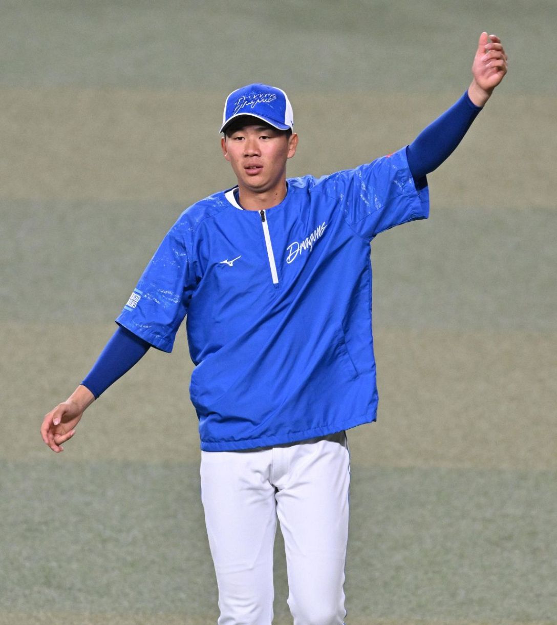 中日】育成ドラフト1位の中村奈一輝が1軍練習に合流…カルロス