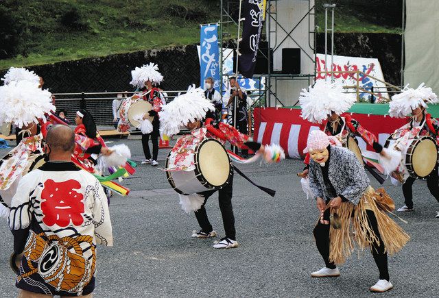 住民らが軽快な太鼓踊り披露 揖斐川・春日地区でまつり：中日新聞Web