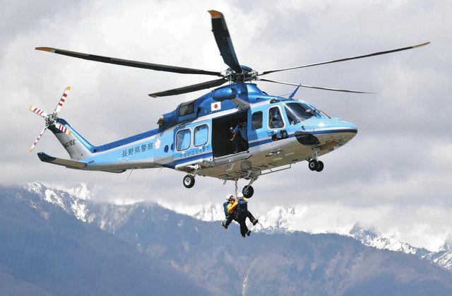 連休春山の遭難に備え訓練 県警山岳救助隊が新ヘリ操作確認：中日新聞Web