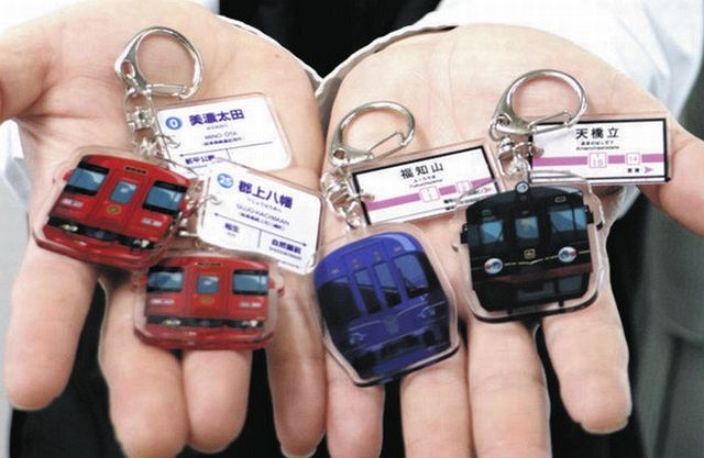 関駅などのカプセル自販機で車両キーホルダー 長良川鉄道と京都丹後 