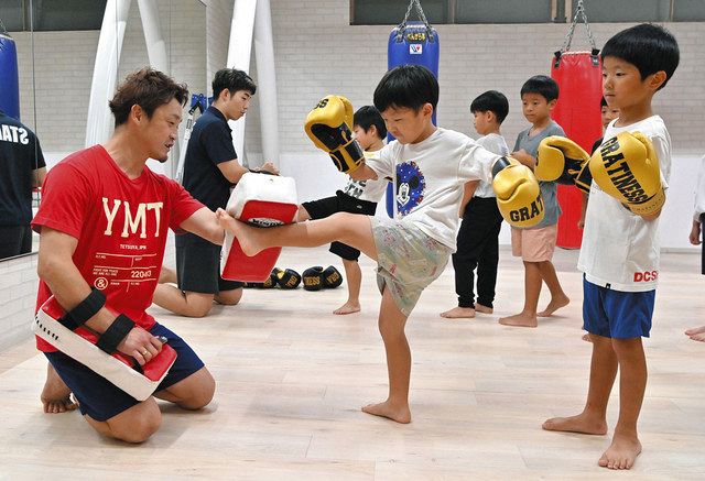 K－1世界王者が手ほどき 名古屋・昭和区で小中学生向け体験教室：中