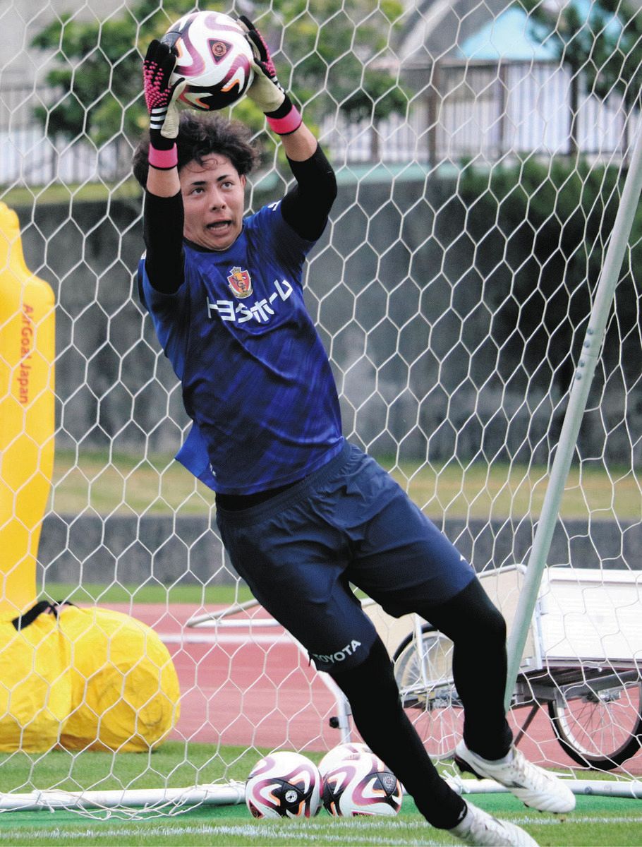 J1名古屋】ユースから昇格のGKピサノ、守護神ランゲラックから”直接