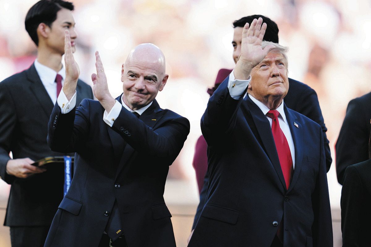 FIFAインファンティーノ会長（左）とトランプ米大統領（AP）