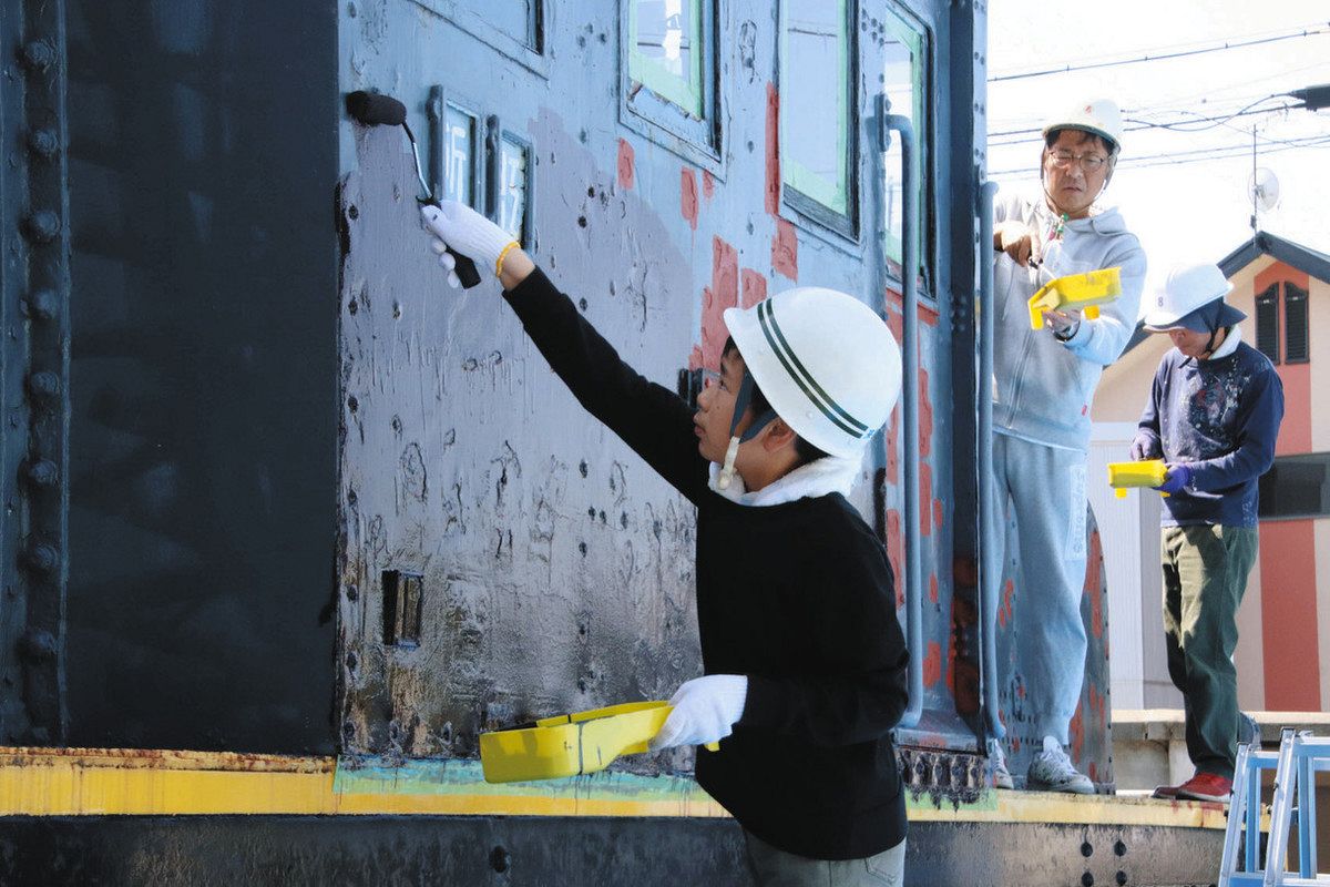 国産最古級の電気機関車「ED31形」往年に近い姿取り戻す 塗装イベント