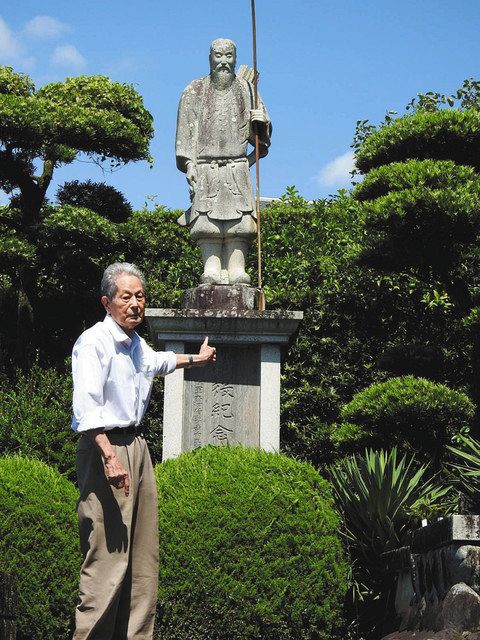 神武天皇像 神武天皇像の写真素材 [FYI02532126] | ストックフォトの Qlean Market