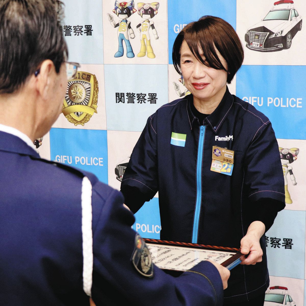 高額の電子マネー求める高齢男性…これは詐欺？ コンビニ店長とっさの演技：中日新聞Web