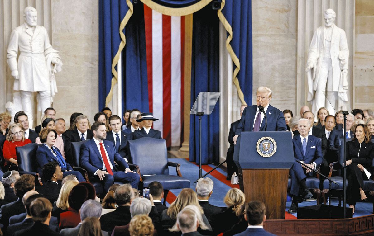 聴衆の熱気、バイデン氏に間近で見せつけ… トランプ大統領、就任演説も慣例破り：中日新聞Web