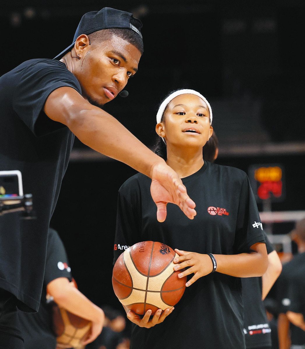 いつかは世界で」招待枠のひとり親の子ら感激 バスケ八村塁選手に学ぶ